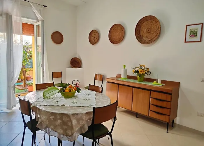 Miriam Not Far From The Center Альгеро